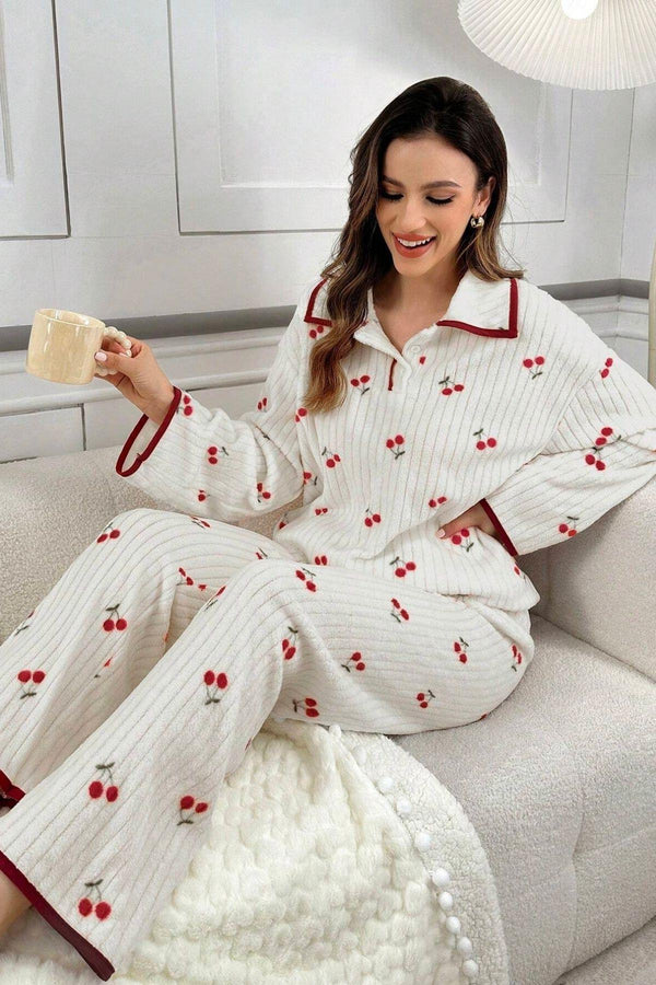 Trendusfashion Kırık Beyaz Kiraz Baskılı Pamuklu Kışlık Pijama Takımı 7083