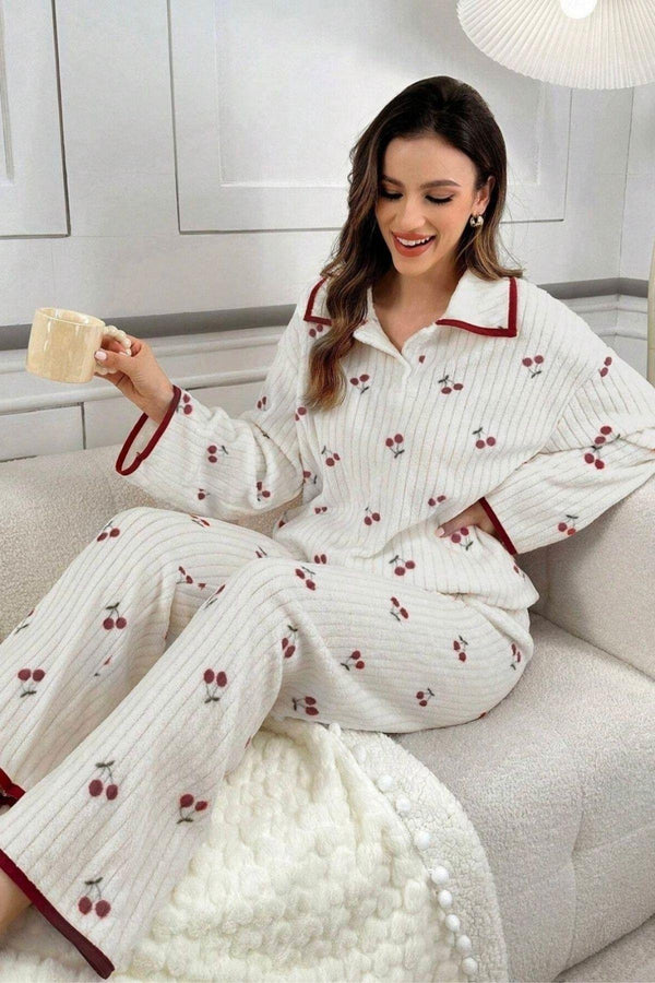 Trendusfashion Kırık Beyaz Kiraz Baskılı Pamuklu Kışlık Pijama Takımı 7083
