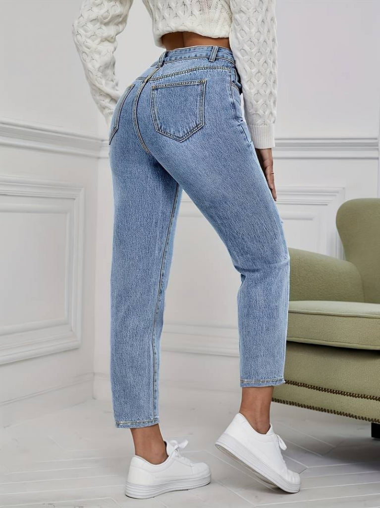 Kadın Açık Mavi Yırtık Detaylı Mom Fit Jean / Kot Pantolon