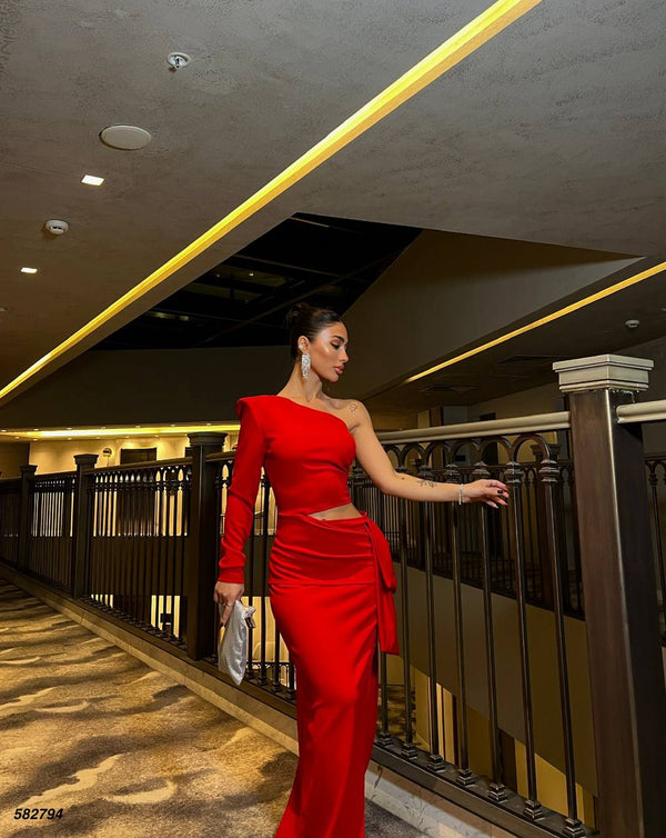 Trendusfashion Kadın Tek Omuz Yırtmaçlı ve Bel Dekolteli Uzun Abiye Elbise - Şık ve Modern Tasarım