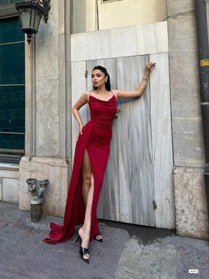 Trendusfashion Kadın Yırtmaç Detaylı Askılı Abiye Elbise - Şık ve Modern Tasarım