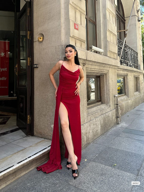 Trendusfashion Kadın Yırtmaç Detaylı Askılı Abiye Elbise - Şık ve Modern Tasarım