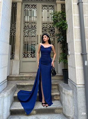Trendusfashion Kadın Yırtmaç Detaylı Askılı Abiye Elbise - Şık ve Modern Tasarım
