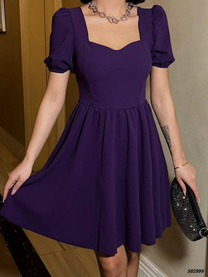 Trendusfashion Kısa Kollu Mini Elbise - Kare Yaka ve Şık Tasarım