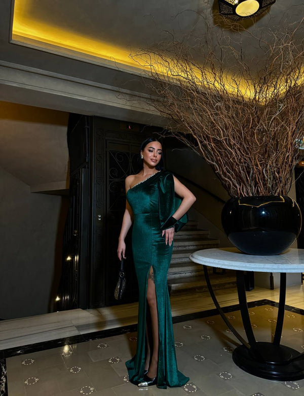 Trendusfashion Tek Omuz Uzun Kadife Abiye Elbise - Yırtmaçlı ve Taş Detaylı