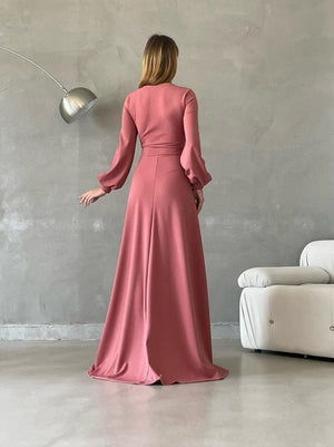 Trendusfashion Yırtmaç Detaylı Uzun Elbise - Şık ve Çarpıcı Tasarım