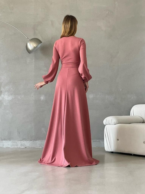 Trendusfashion Yırtmaç Detaylı Uzun Elbise - Şık ve Çarpıcı Tasarım