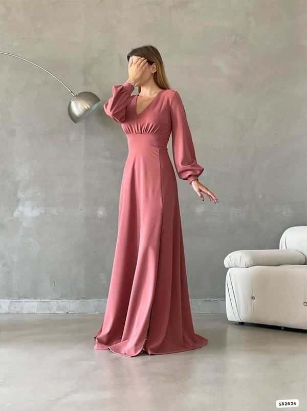Trendusfashion Yırtmaç Detaylı Uzun Elbise - Şık ve Çarpıcı Tasarım