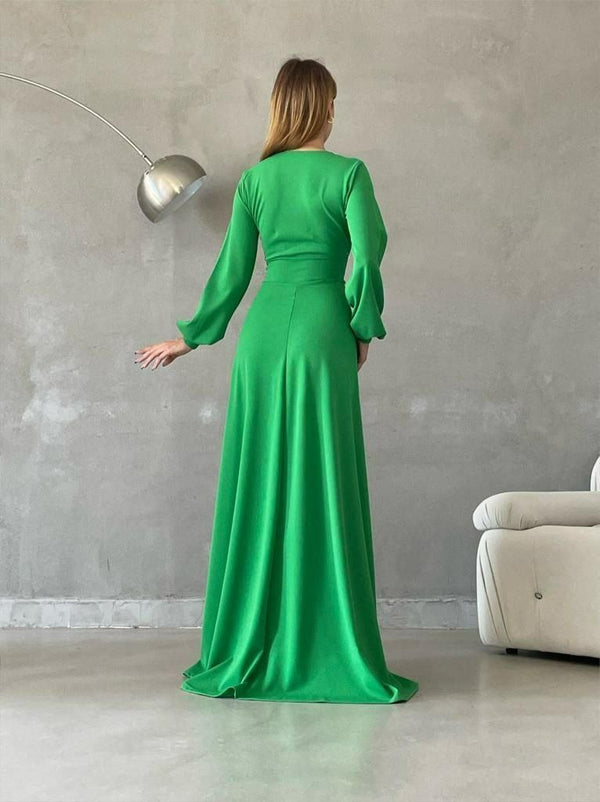 Trendusfashion Yırtmaç Detaylı Uzun Elbise - Şık ve Çarpıcı Tasarım